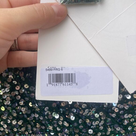 Mac Duggal CAP SLEEVE SEQUINED HIGH SLIT GOWN Frog green size 6 NWT - Picture 7 of 12